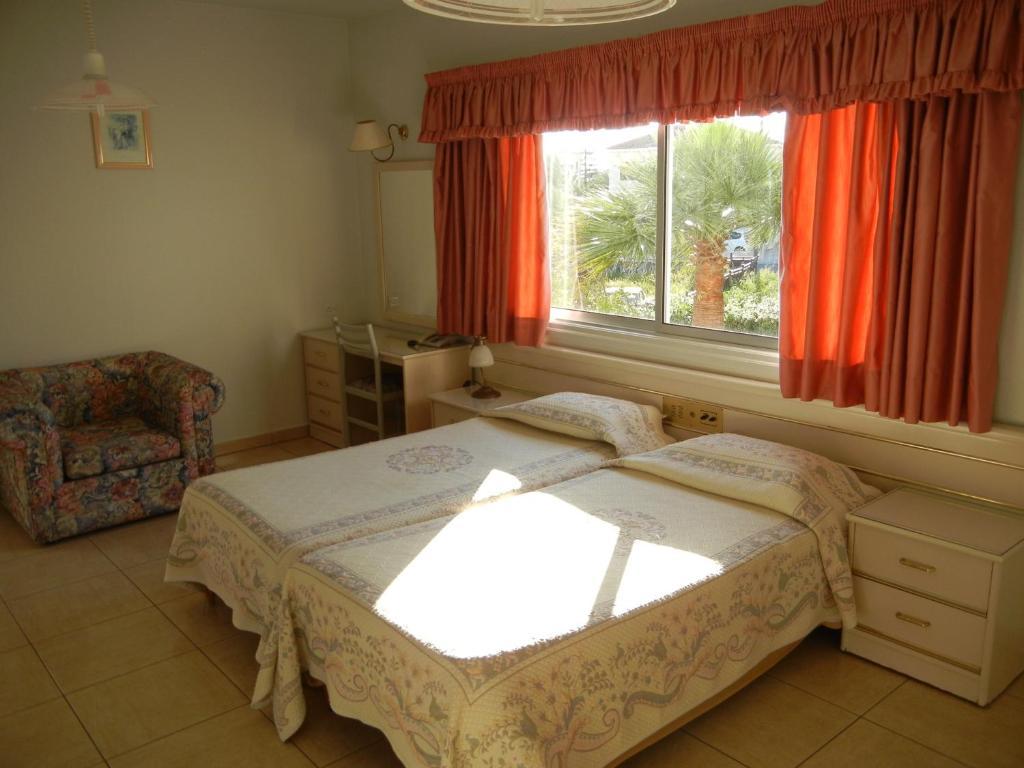 Tsialis Hotel Apartments Lárnaca Quarto foto