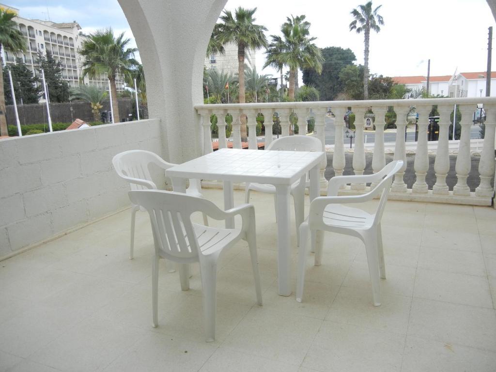 Tsialis Hotel Apartments Lárnaca Quarto foto
