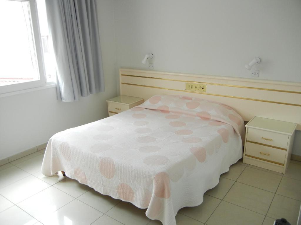 Tsialis Hotel Apartments Lárnaca Quarto foto